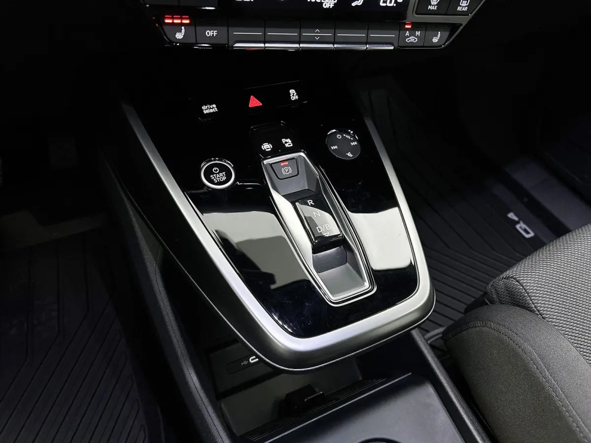 50 quattro S edition 77 kWh PHEV | 90% SOH | Achteruitrij Camera | Parkeersensoren Voor en Achter | Stoelverwarming |