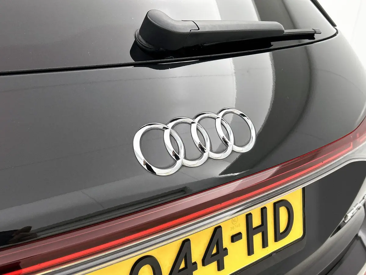 50 quattro S edition 77 kWh PHEV | 90% SOH | Achteruitrij Camera | Parkeersensoren Voor en Achter | Stoelverwarming |