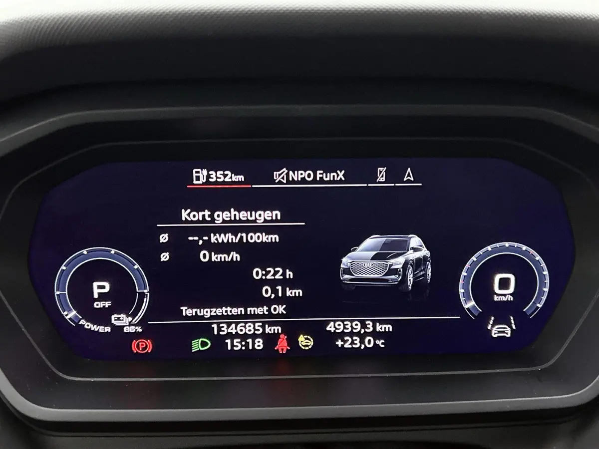 50 quattro S edition 77 kWh PHEV | 90% SOH | Achteruitrij Camera | Parkeersensoren Voor en Achter | Stoelverwarming |