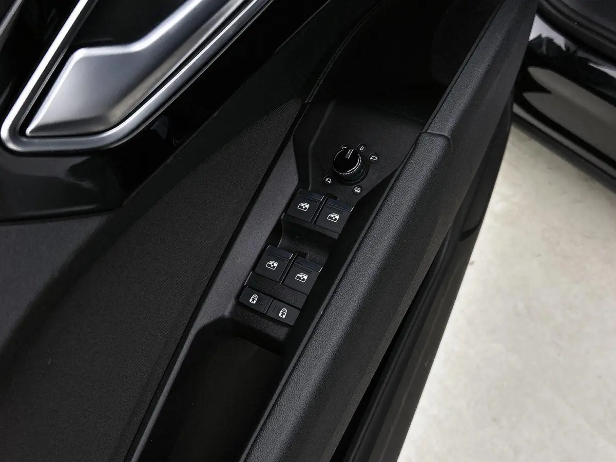 50 quattro S edition 77 kWh PHEV | 90% SOH | Achteruitrij Camera | Parkeersensoren Voor en Achter | Stoelverwarming |