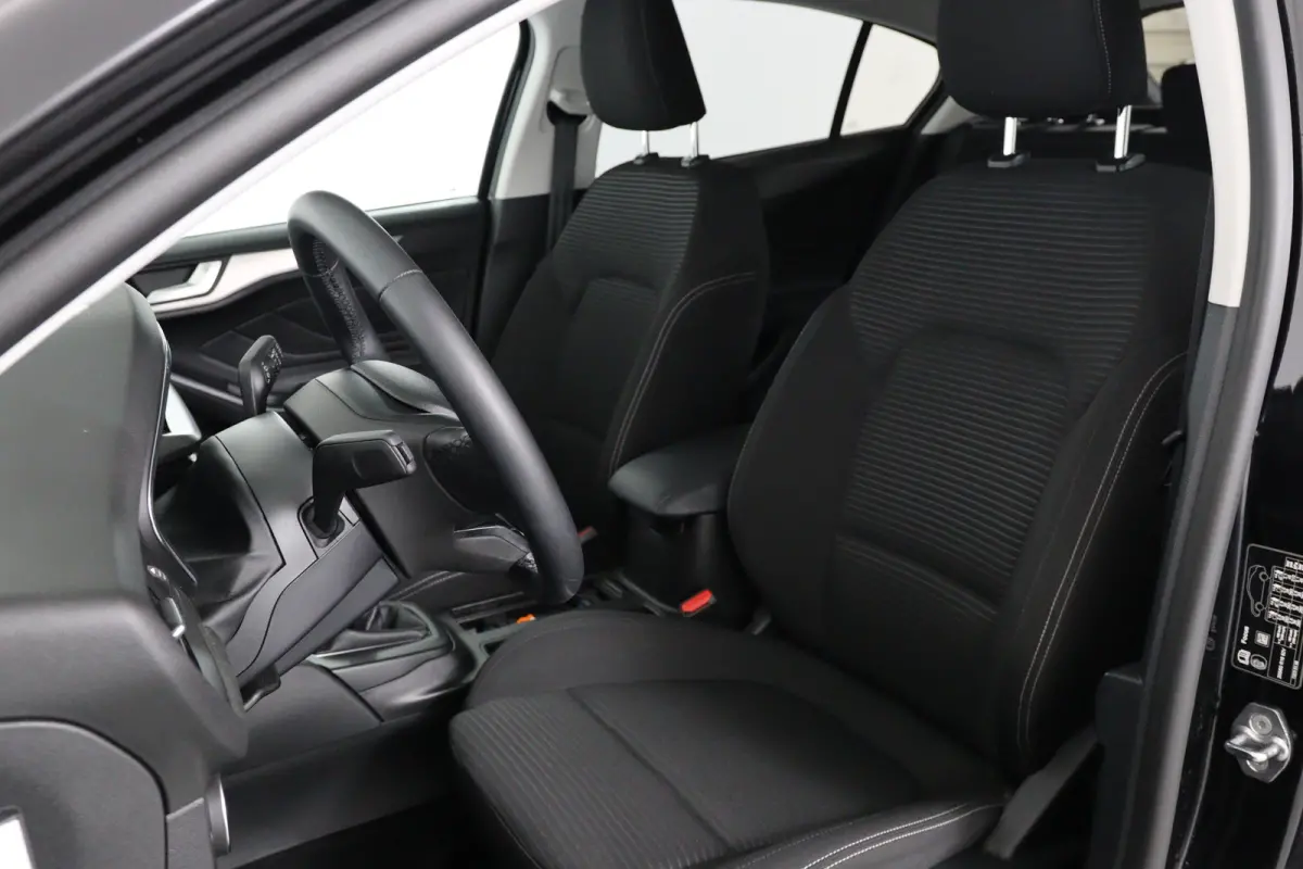 1.0 EcoBoost Hybrid Titanium | 1e Eigenaar! | Winterpack | Navi | LED | Clima | Parkeersensoren V+A | Keyless | DAB | Lichtmetalen Velgen