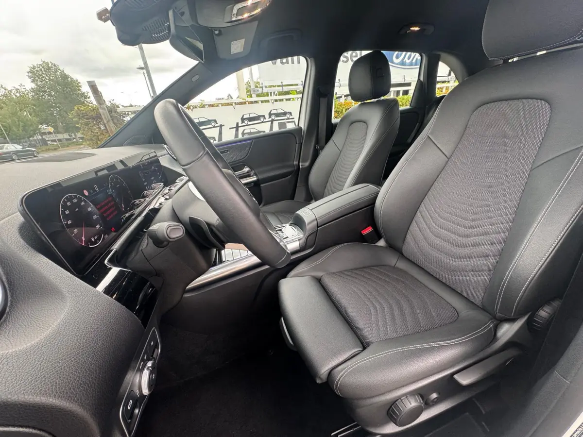 180 Star Edition Luxury Line | Navigatie | Climate Controle | Trekhaak | Stoelverwarming Voor | Achteruitrijcamera | Dodehoekdetectie | Keyless Entry |