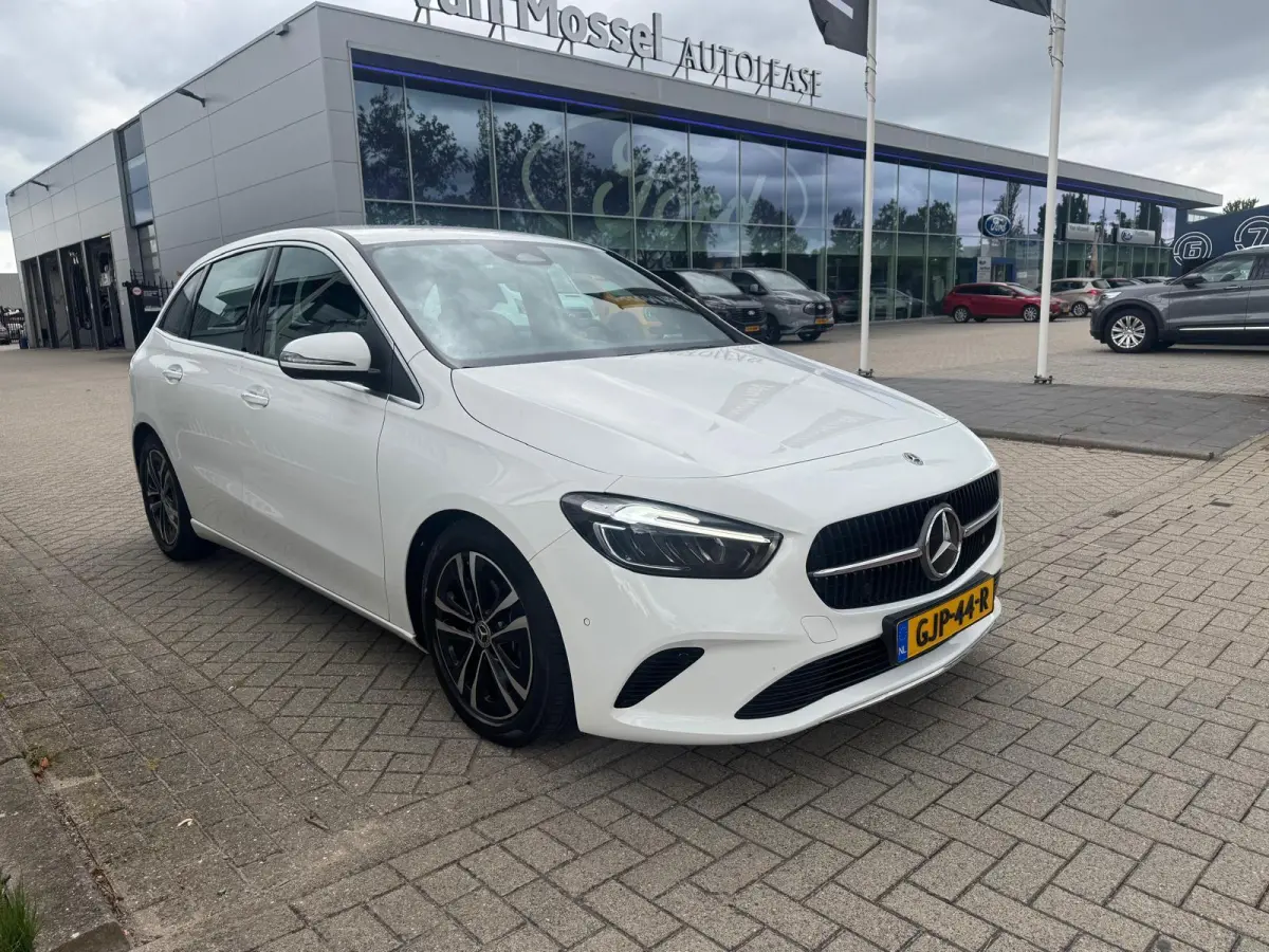 180 Star Edition Luxury Line | Navigatie | Climate Controle | Trekhaak | Stoelverwarming Voor | Achteruitrijcamera | Dodehoekdetectie | Keyless Entry |