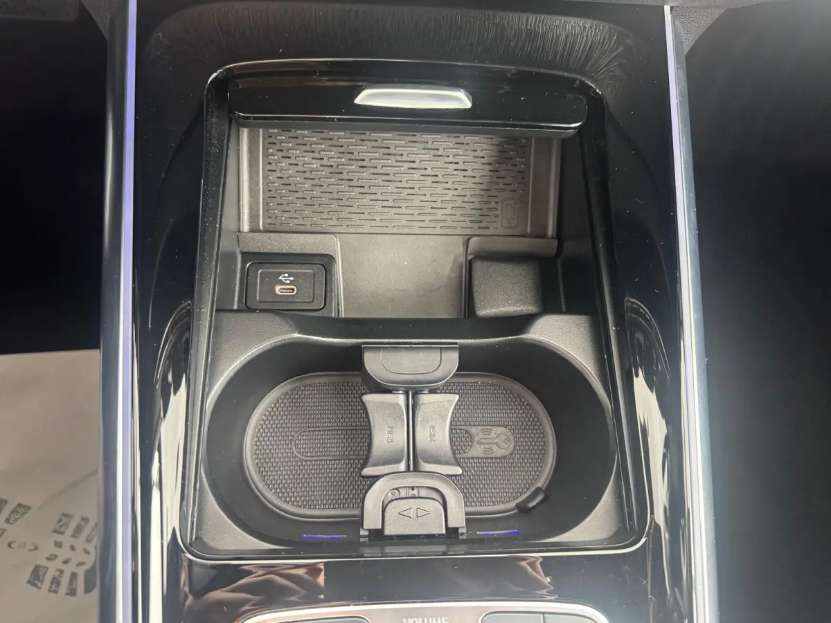 180 Star Edition Luxury Line | Navigatie | Climate Controle | Trekhaak | Stoelverwarming Voor | Achteruitrijcamera | Dodehoekdetectie | Keyless Entry |