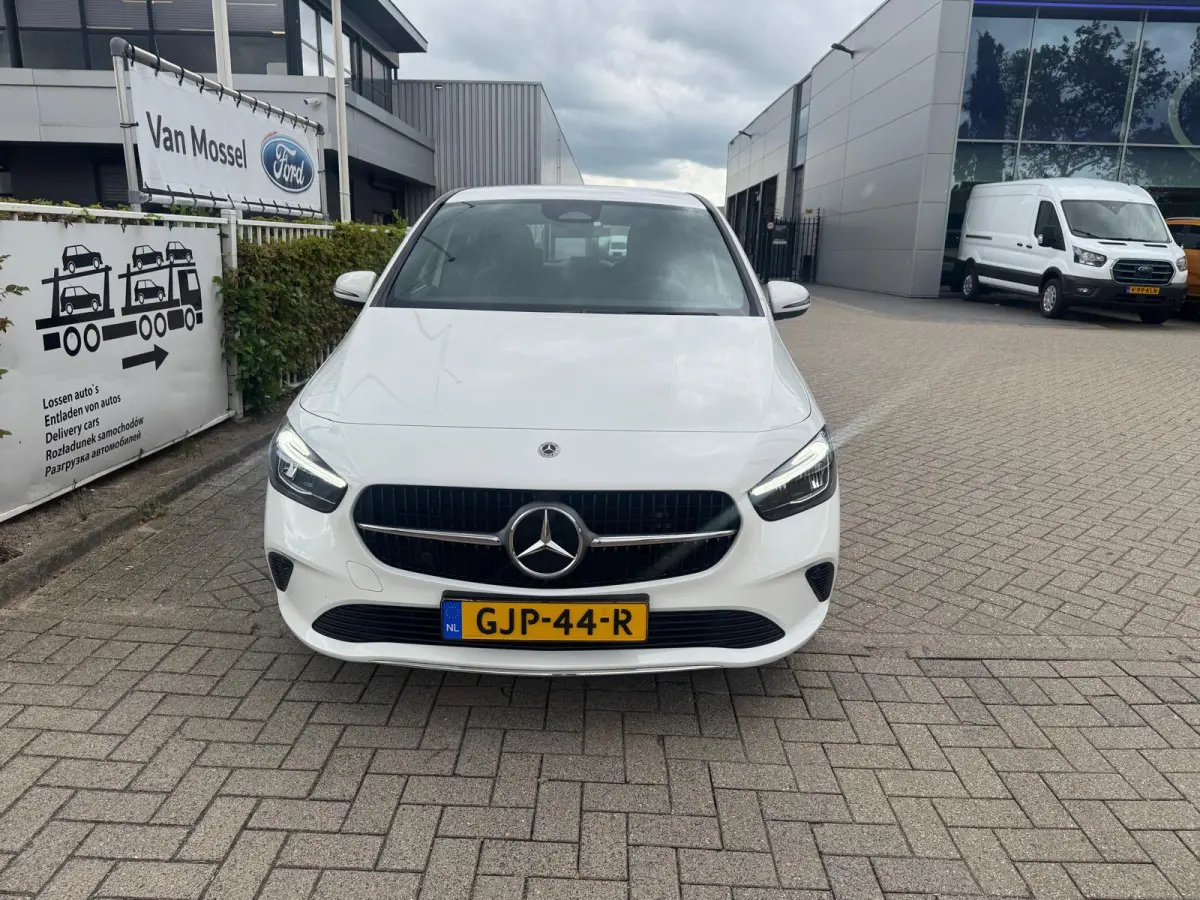 180 Star Edition Luxury Line | Navigatie | Climate Controle | Trekhaak | Stoelverwarming Voor | Achteruitrijcamera | Dodehoekdetectie | Keyless Entry |