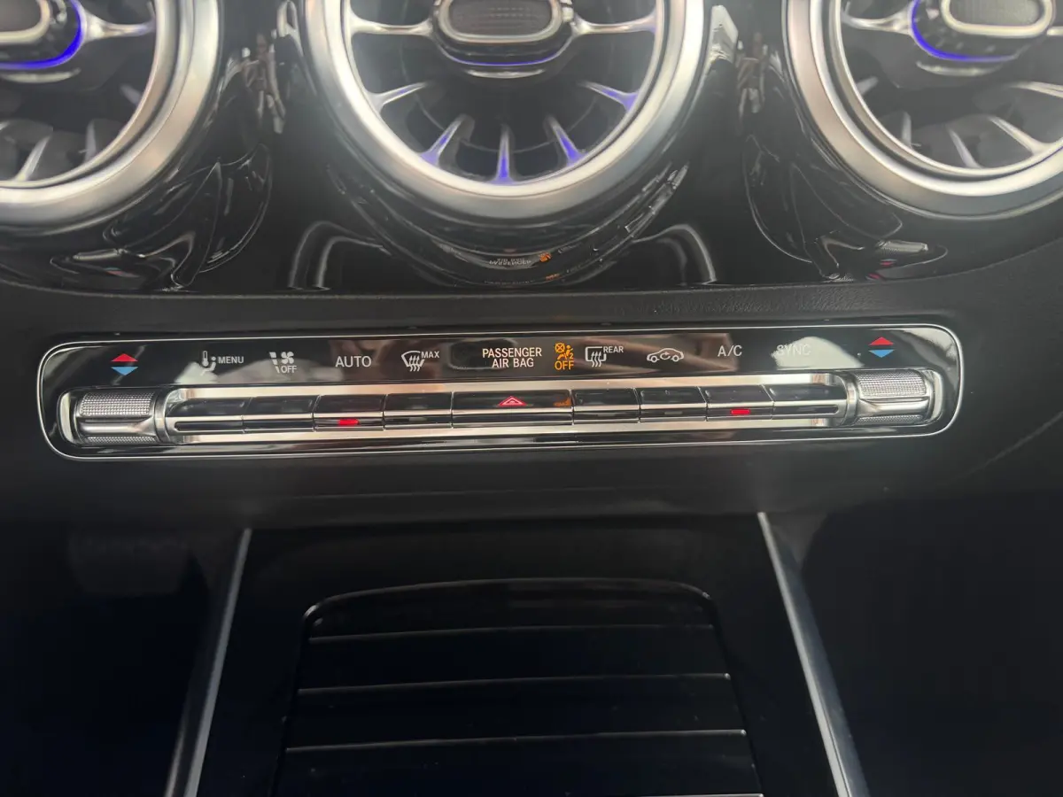 180 Star Edition Luxury Line | Navigatie | Climate Controle | Trekhaak | Stoelverwarming Voor | Achteruitrijcamera | Dodehoekdetectie | Keyless Entry |