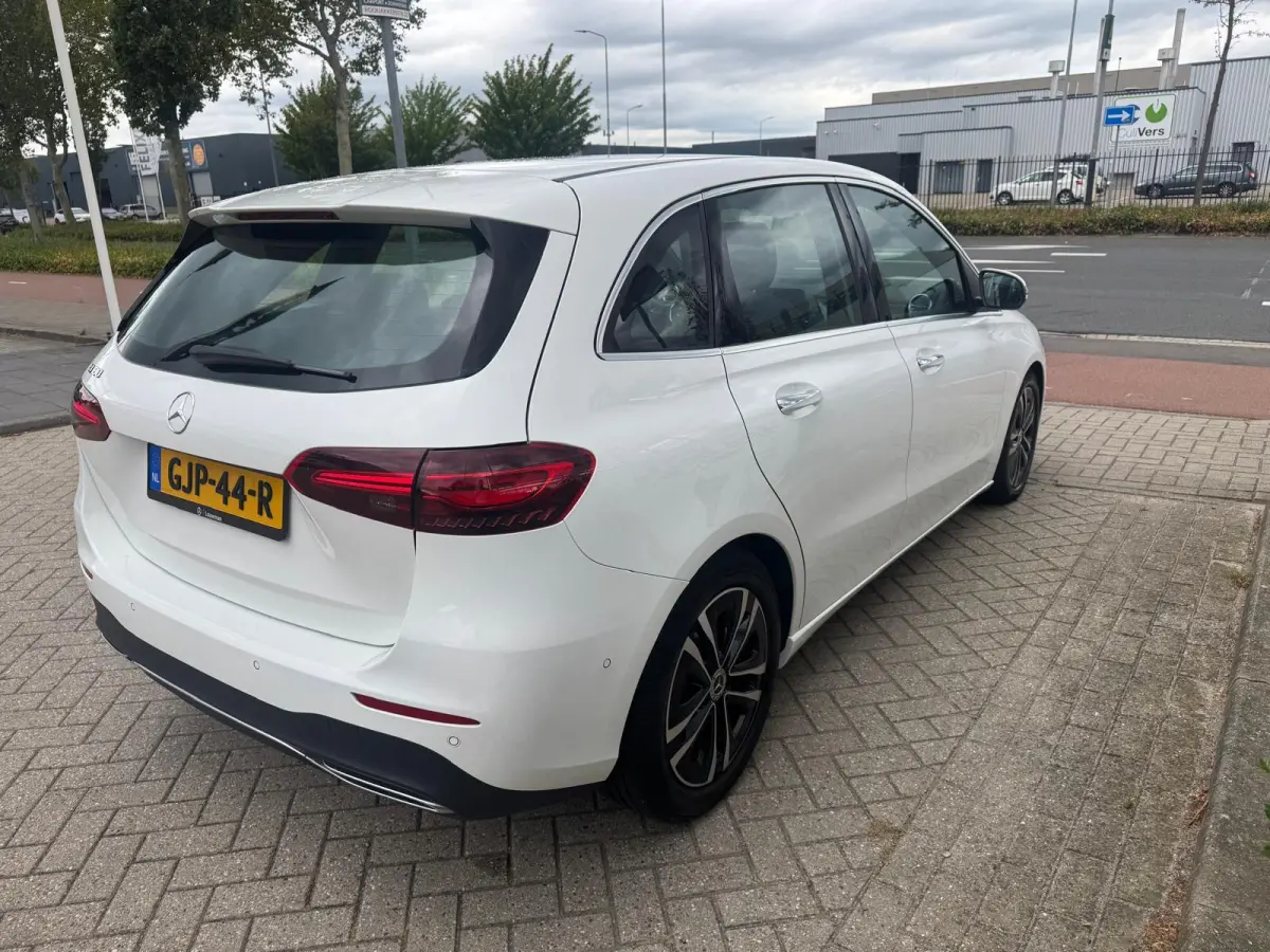 180 Star Edition Luxury Line | Navigatie | Climate Controle | Trekhaak | Stoelverwarming Voor | Achteruitrijcamera | Dodehoekdetectie | Keyless Entry |