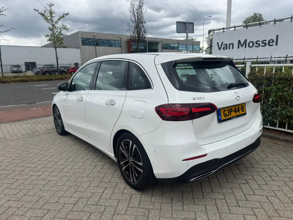 180 Star Edition Luxury Line | Navigatie | Climate Controle | Trekhaak | Stoelverwarming Voor | Achteruitrijcamera | Dodehoekdetectie | Keyless Entry |