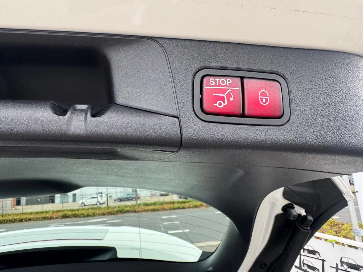 180 Star Edition Luxury Line | Navigatie | Climate Controle | Trekhaak | Stoelverwarming Voor | Achteruitrijcamera | Dodehoekdetectie | Keyless Entry |