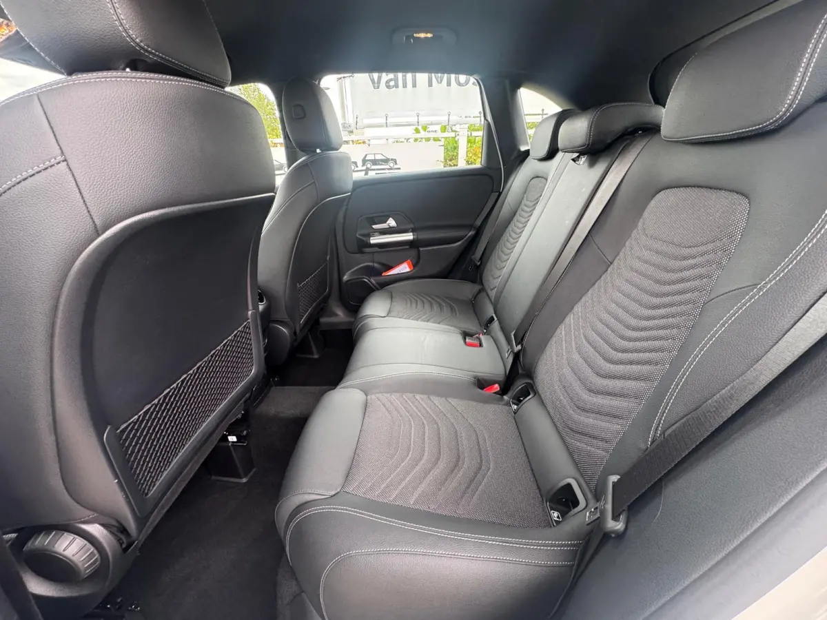 180 Star Edition Luxury Line | Navigatie | Climate Controle | Trekhaak | Stoelverwarming Voor | Achteruitrijcamera | Dodehoekdetectie | Keyless Entry |