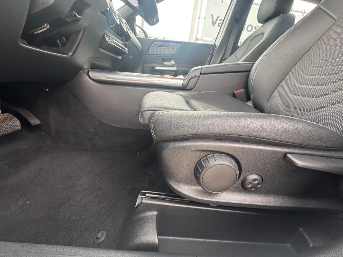 180 Star Edition Luxury Line | Navigatie | Climate Controle | Trekhaak | Stoelverwarming Voor | Achteruitrijcamera | Dodehoekdetectie | Keyless Entry |