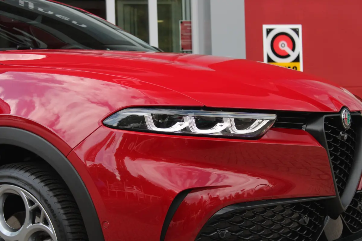 1.3T PHEV 280PK EDIZIONE BUSINESS | AFNEEMBARE TREKHAAK | ALL SEASON BANDEN | PREMIUM PACK: LEDEREN BEKLEDING/GEVENTILEERDE VOORSTOELEN/4-VOUDIG ELEKTRISCH VERSTELBARE LENDESTEUN VOORSTOELEN
