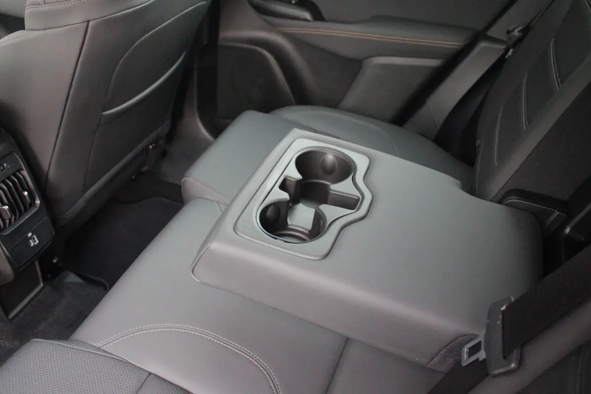 1.3T PHEV 280PK EDIZIONE BUSINESS | AFNEEMBARE TREKHAAK | ALL SEASON BANDEN | PREMIUM PACK: LEDEREN BEKLEDING/GEVENTILEERDE VOORSTOELEN/4-VOUDIG ELEKTRISCH VERSTELBARE LENDESTEUN VOORSTOELEN