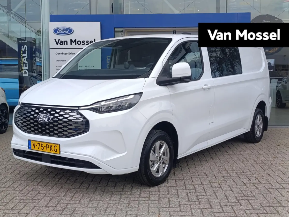 Cust. 320 L2H1 Limited 71 kWh DC | 136PK | Adaptieve Cruise | Dodehoeksensoren | 360-graden camera | Trekhaak | 5-zits | Navigatie | Direct beschikbaar! | 2 AGM-accu's