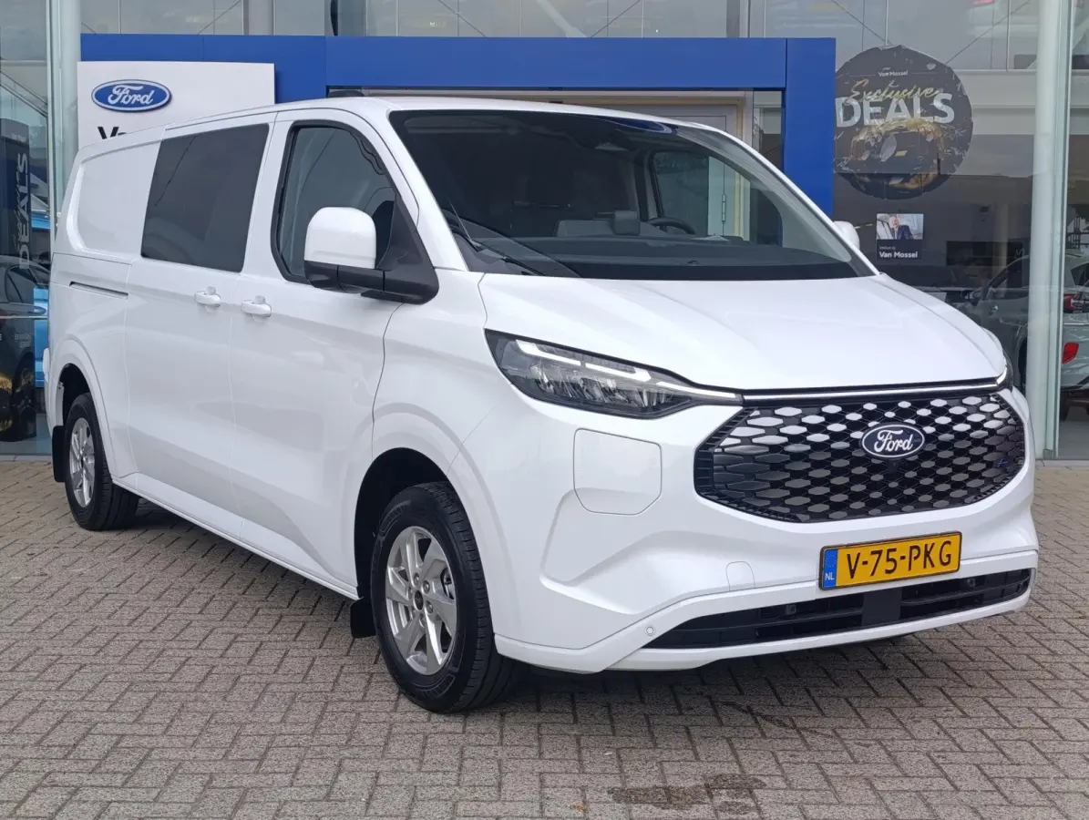 Cust. 320 L2H1 Limited 71 kWh DC | 136PK | Adaptieve Cruise | Dodehoeksensoren | 360-graden camera | Trekhaak | 5-zits | Navigatie | Direct beschikbaar! | 2 AGM-accu's