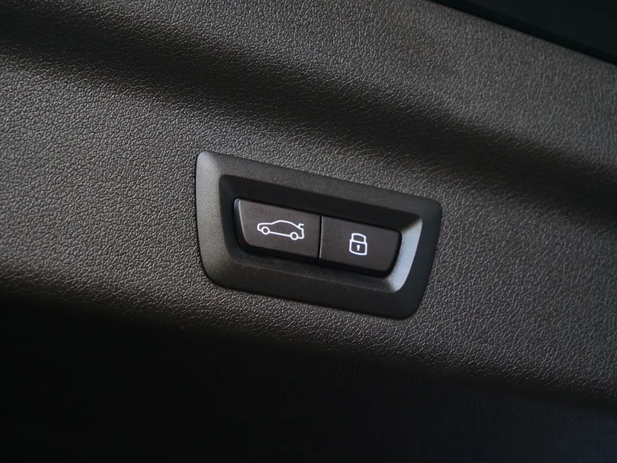 xDrive25e M-Sport 245 Pk Automaat Navi / DAB / Apple Carplay / Camera / Stoelverwarming