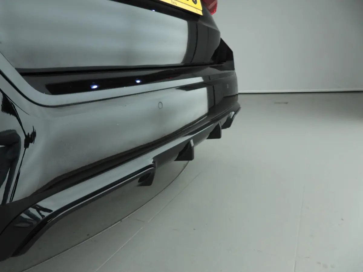 sDrive20i | M-Sportpakket | LED | Navigatie | Trekhaak | Sportstoelen | Stoelverwarming | DAB | Alu 18 inch