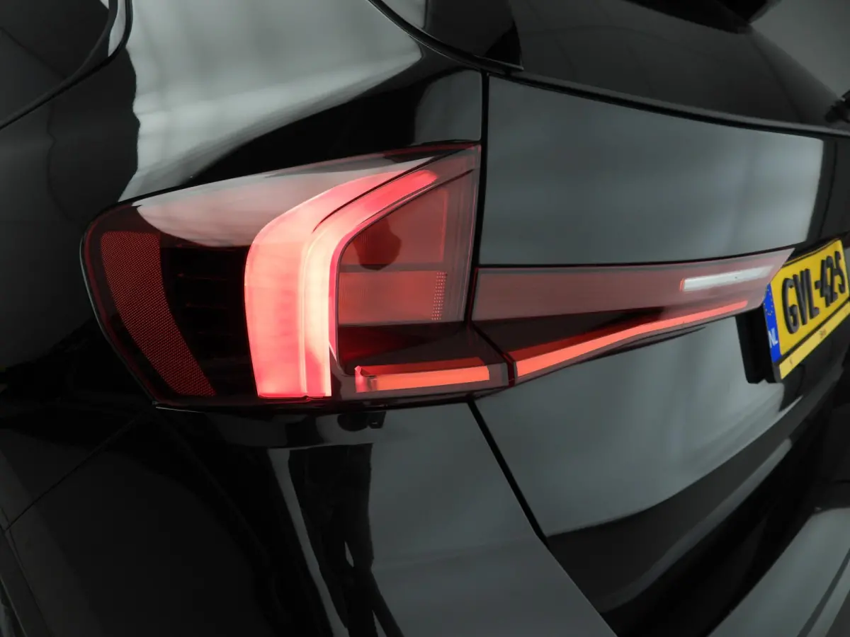 sDrive20i | M-Sportpakket | LED | Navigatie | Trekhaak | Sportstoelen | Stoelverwarming | DAB | Alu 18 inch