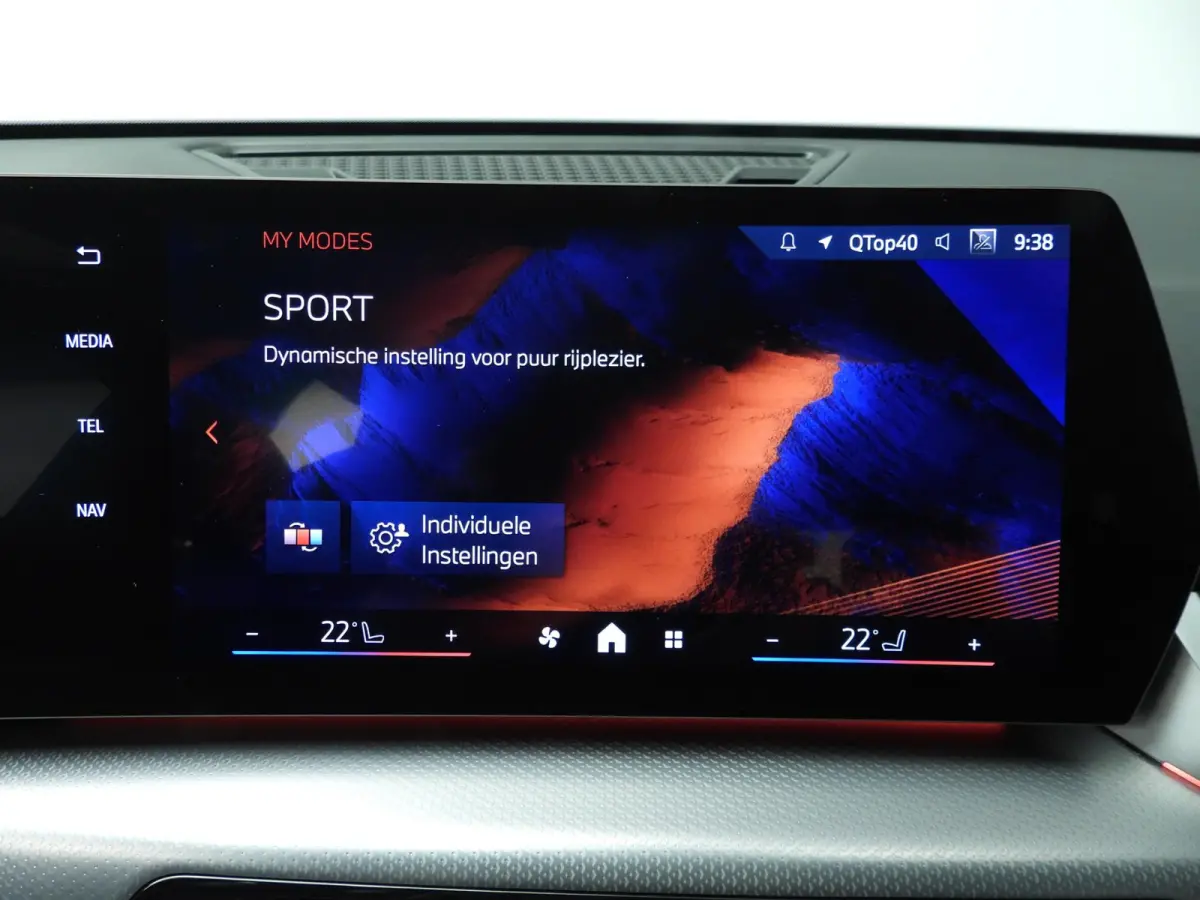 sDrive20i | M-Sportpakket | LED | Navigatie | Trekhaak | Sportstoelen | Stoelverwarming | DAB | Alu 18 inch