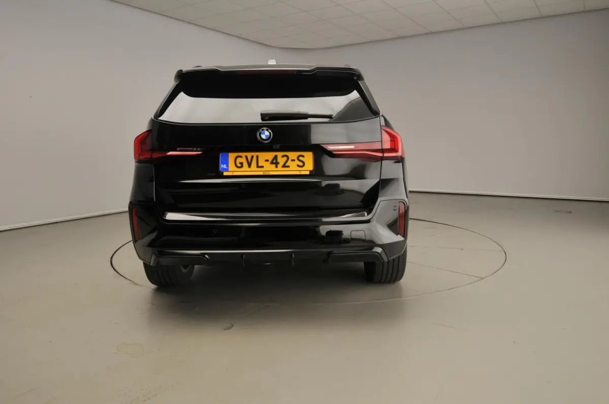 sDrive20i | M-Sportpakket | LED | Navigatie | Trekhaak | Sportstoelen | Stoelverwarming | DAB | Alu 18 inch