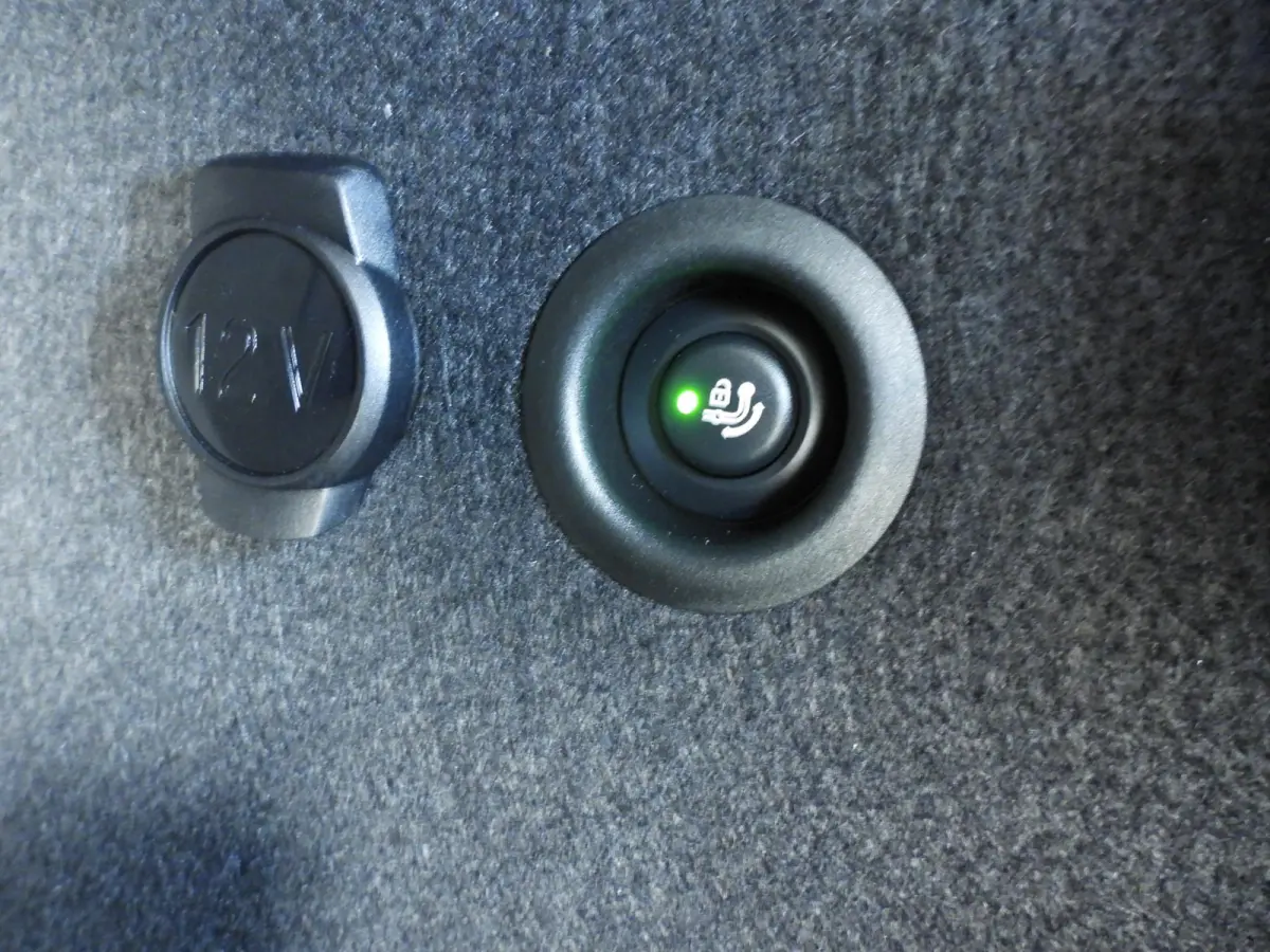 sDrive20i | M-Sportpakket | LED | Navigatie | Trekhaak | Sportstoelen | Stoelverwarming | DAB | Alu 18 inch