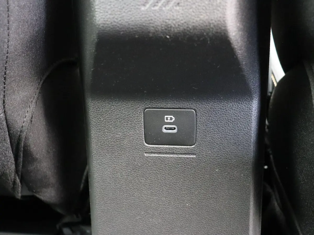TCe 110pk limited edition | Climate control | Elek. handrem | Achteruitrijcamera | Cruise control |