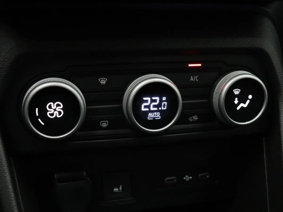 TCe 110pk limited edition | Climate control | Elek. handrem | Achteruitrijcamera | Cruise control |