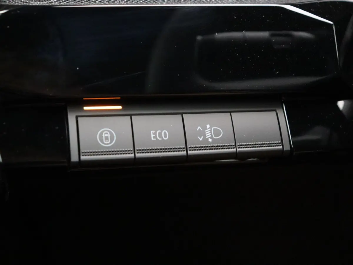 Hybrid 160pk evolution | Vijf jaar garantie | All season banden | Adaptieve cruise control | Apple carplay / Android auto |