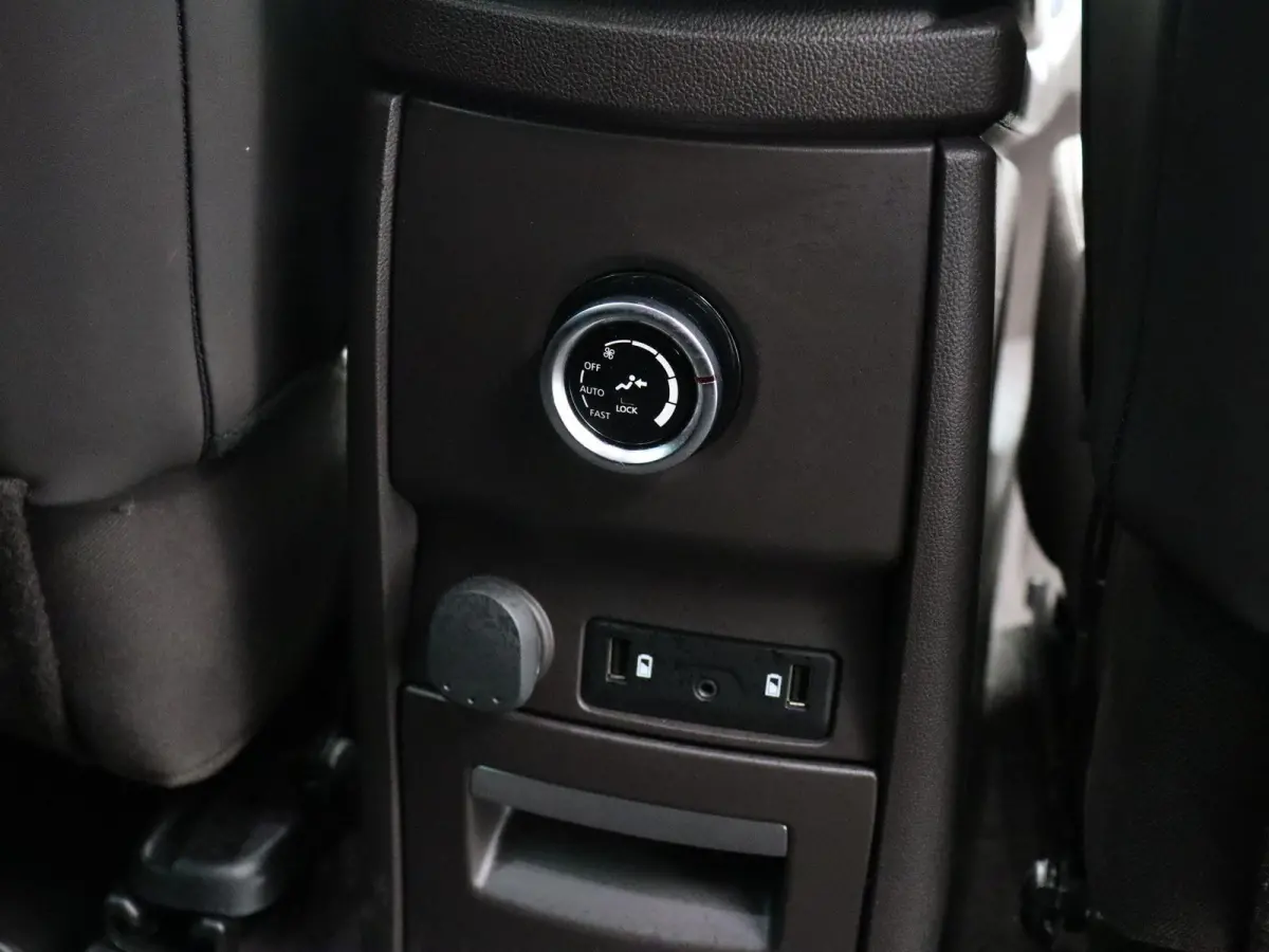 1.8 TCe Initiale Paris 5p. | Automaat | Trekhaak  | Climate Control | Elektrische verstelbare Stoelen |