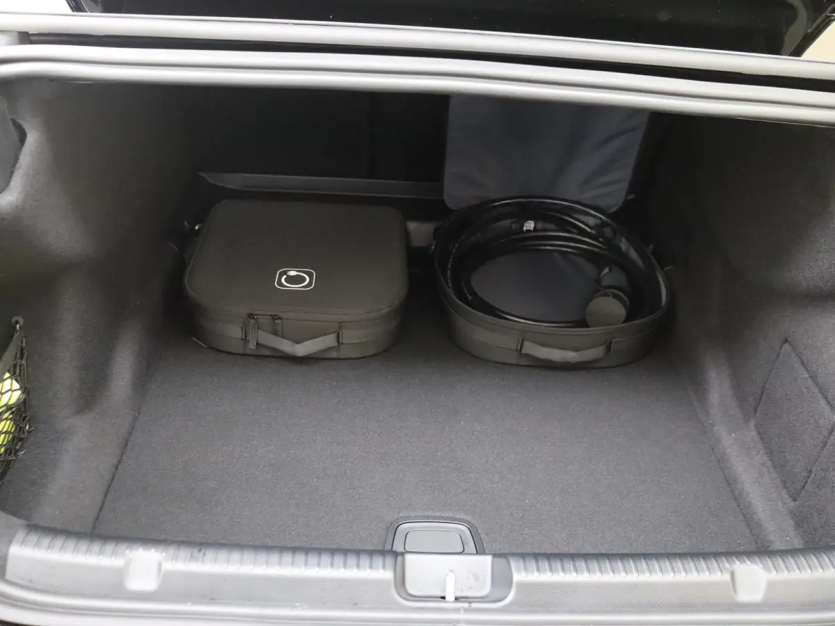 300 Business Solution AMG 90 kWh / Luchtvering / Panaroma-dak / Memory-Stoelen /