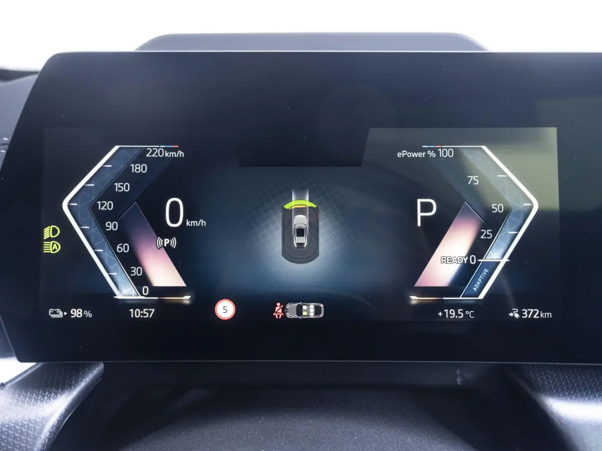 eDrive20 SoH 100% | M Sportpakket Pro | Innovation Pack | 20 inch | Stuurwielrand verwarmd | M Adaptief onderstel | Iconic Glow nierengrille | Glazen Panoramadak | Trekhaak