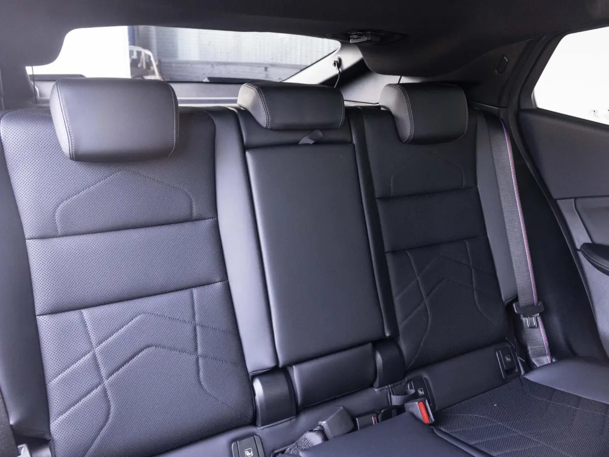 eDrive20 SoH 100% | M Sportpakket Pro | Innovation Pack | 20 inch | Stuurwielrand verwarmd | M Adaptief onderstel | Iconic Glow nierengrille | Glazen Panoramadak | Trekhaak