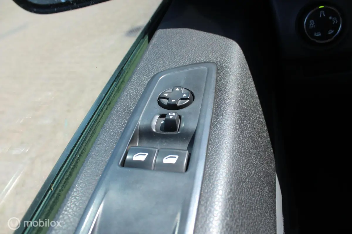Bestel 2.0 BlueHDI 120 Long Asphalt DC Carplay