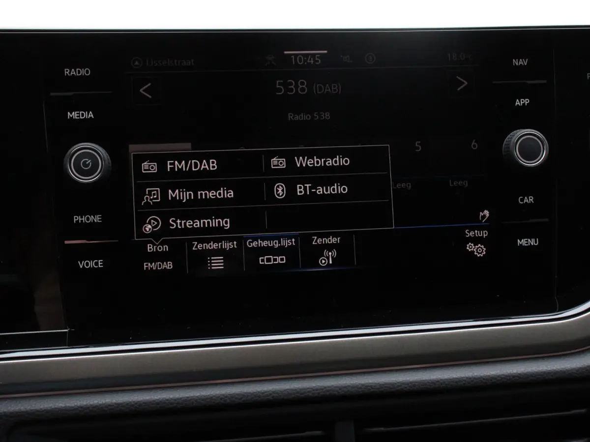 1.0 TSI Move Navigatie App Connect / Android Auto / Apple Carplay Climate Control Parkeer sensoren Lichtmetalen Velgen Dab Digitale Cockpit