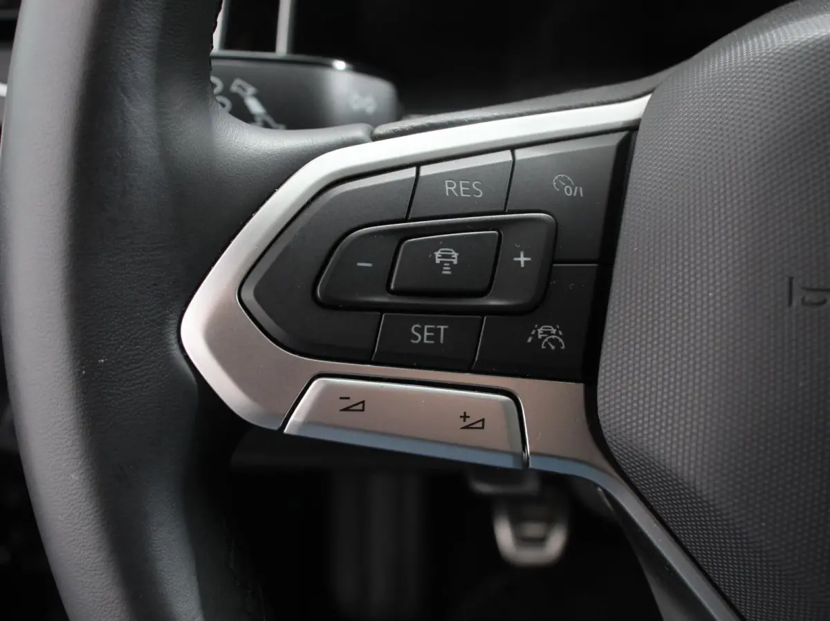 1.0 TSI Move Navigatie App Connect / Android Auto / Apple Carplay Climate Control Parkeer sensoren Lichtmetalen Velgen Dab Digitale Cockpit