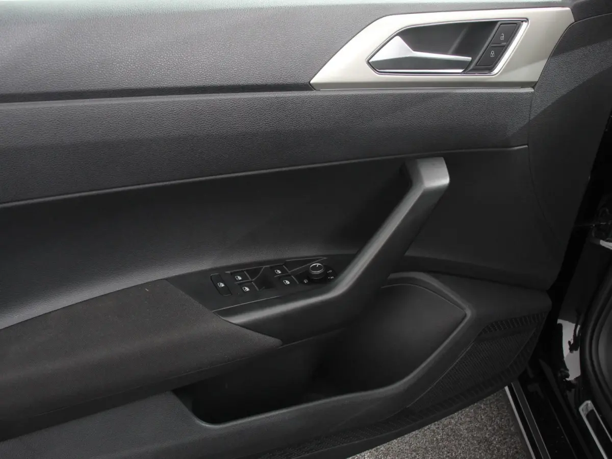 1.0 TSI Move Navigatie App Connect / Android Auto / Apple Carplay Climate Control Parkeer sensoren Lichtmetalen Velgen Dab Digitale Cockpit