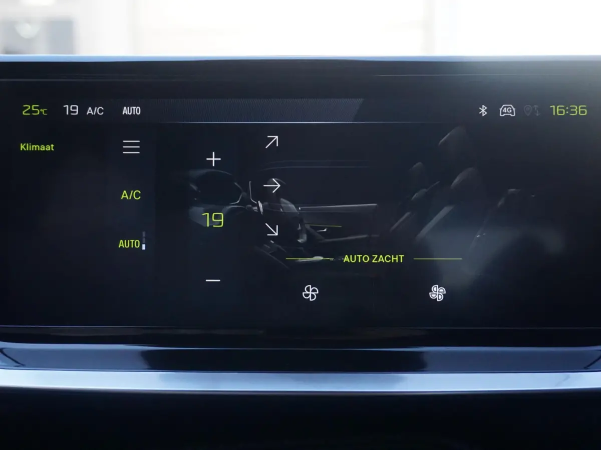 1.2 Hybrid 145 GT l 360 Camera l Navigatie l Keyless entry l Apple Carplay/Android Auto