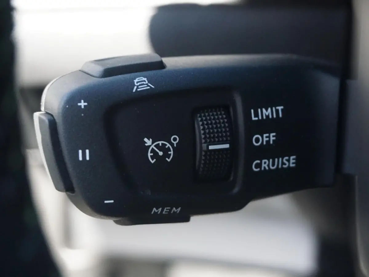 1.2 Hybrid 145 GT l 360 Camera l Navigatie l Keyless entry l Apple Carplay/Android Auto