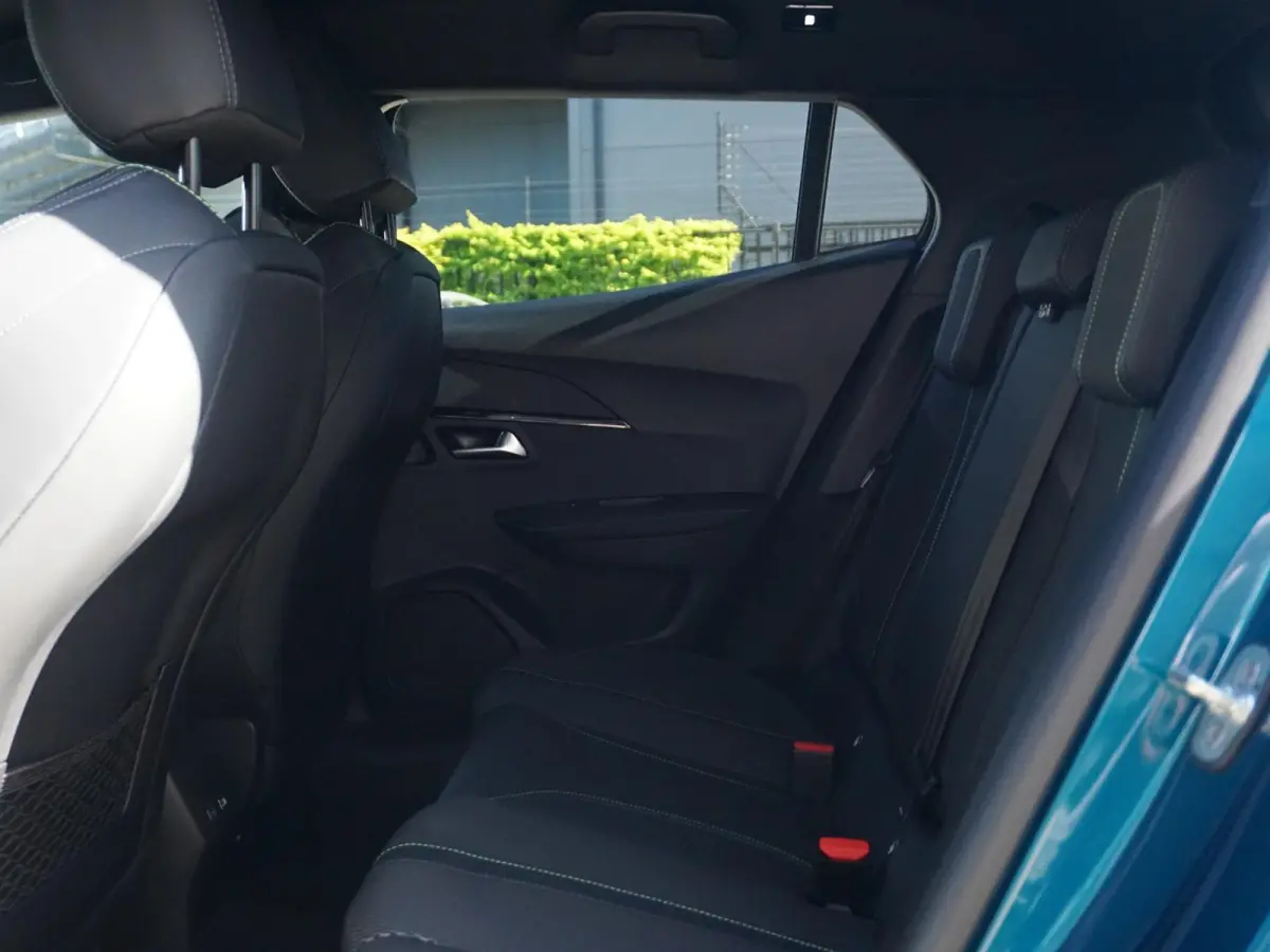 1.2 Hybrid 145 GT l 360 Camera l Navigatie l Keyless entry l Apple Carplay/Android Auto