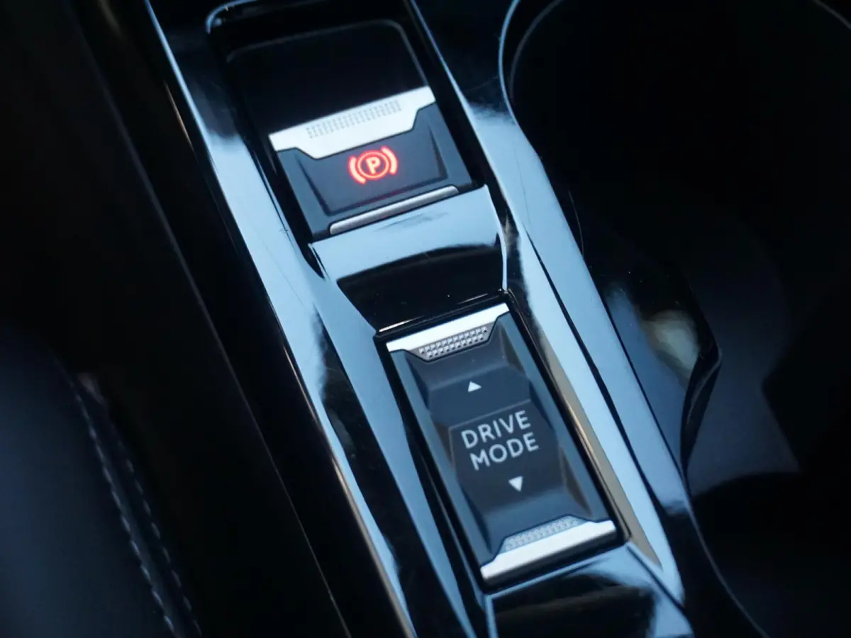 1.2 Hybrid 145 GT l 360 Camera l Navigatie l Keyless entry l Apple Carplay/Android Auto