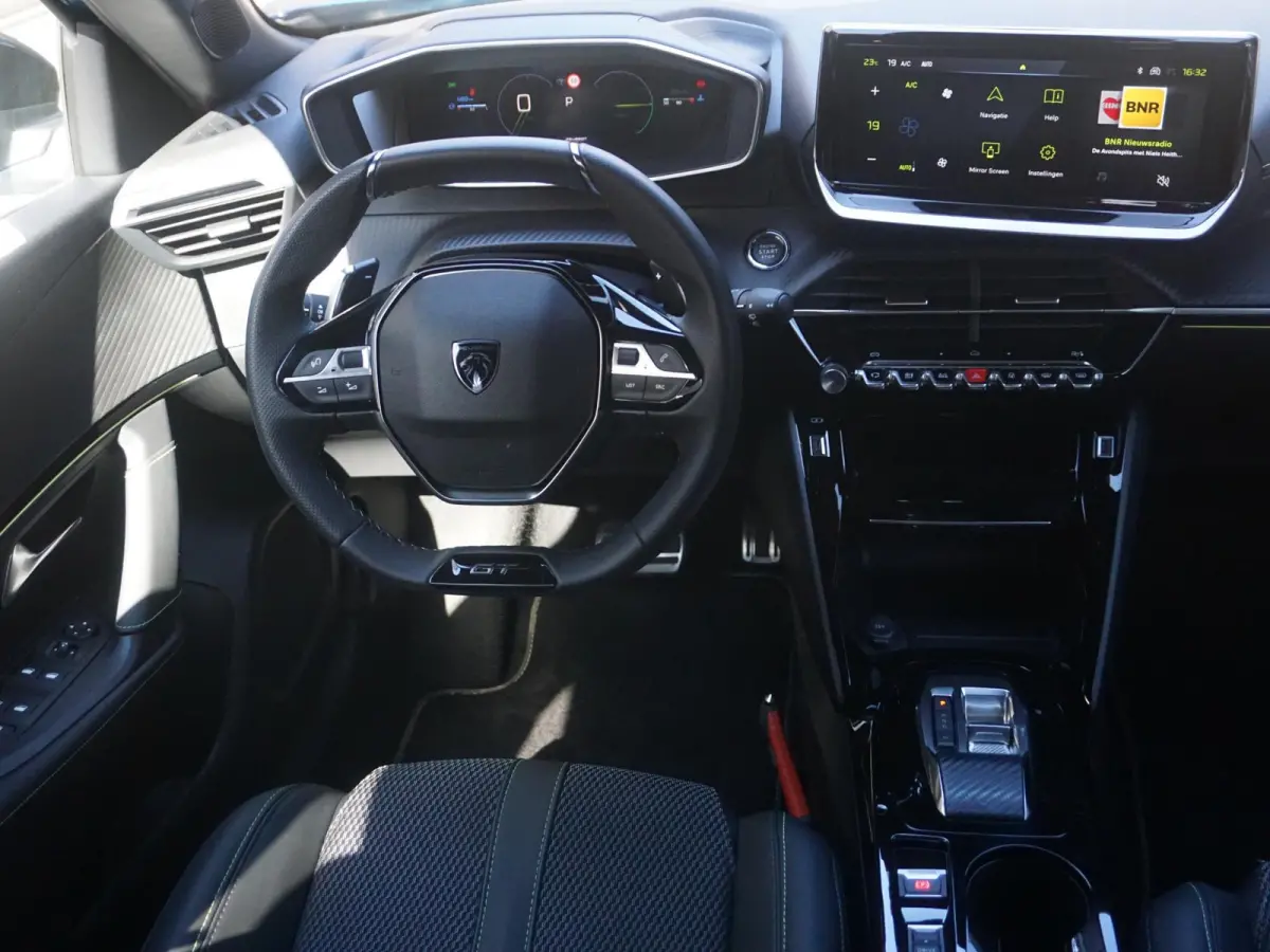 1.2 Hybrid 145 GT l 360 Camera l Navigatie l Keyless entry l Apple Carplay/Android Auto