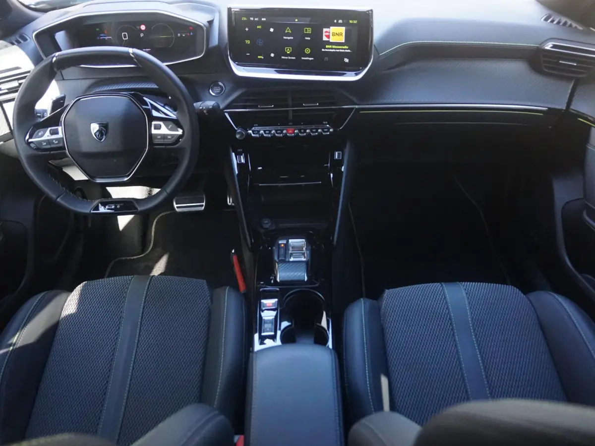 1.2 Hybrid 145 GT l 360 Camera l Navigatie l Keyless entry l Apple Carplay/Android Auto