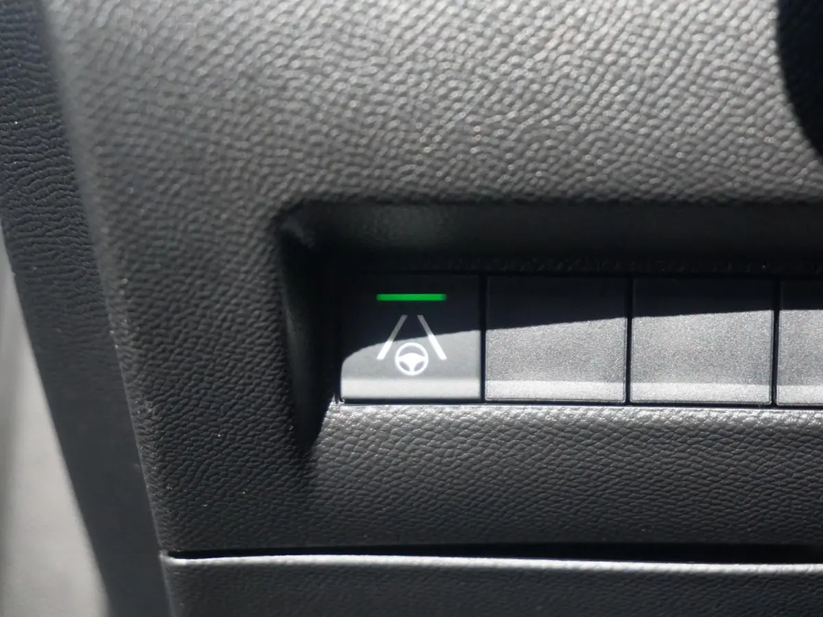 1.2 Hybrid 145 GT l 360 Camera l Navigatie l Keyless entry l Apple Carplay/Android Auto