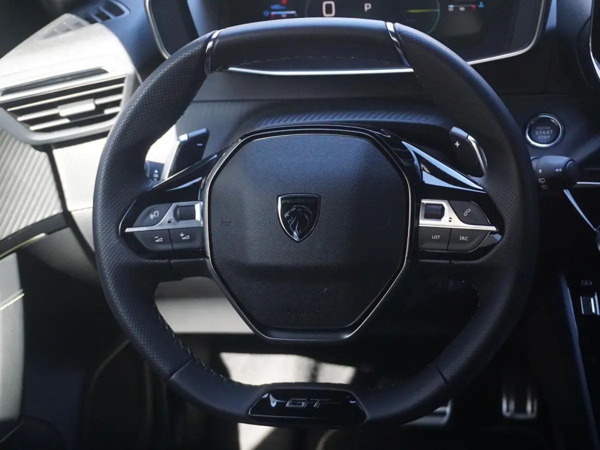 1.2 Hybrid 145 GT l 360 Camera l Navigatie l Keyless entry l Apple Carplay/Android Auto
