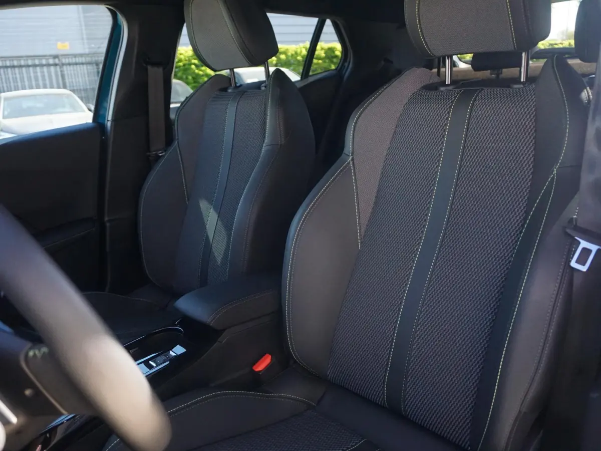 1.2 Hybrid 145 GT l 360 Camera l Navigatie l Keyless entry l Apple Carplay/Android Auto