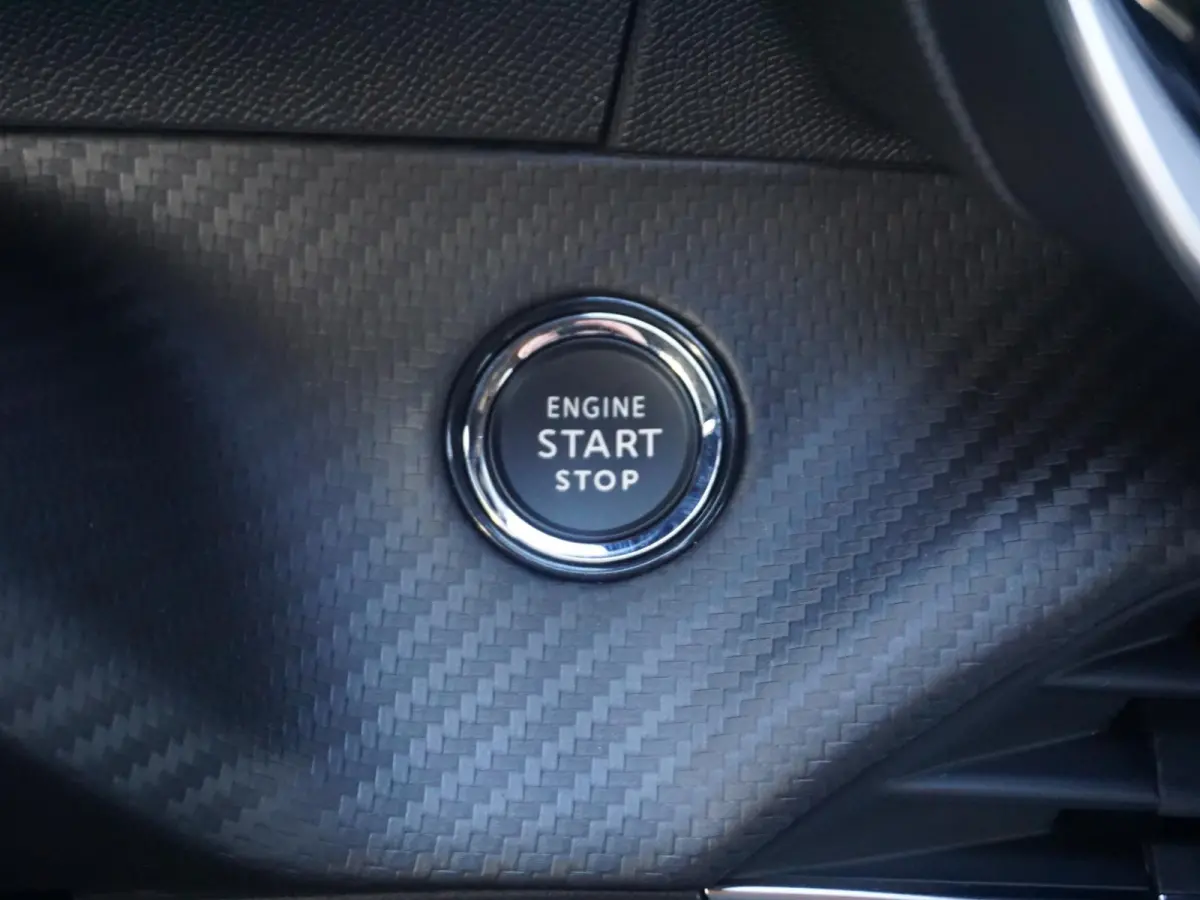 1.2 Hybrid 145 GT l 360 Camera l Navigatie l Keyless entry l Apple Carplay/Android Auto