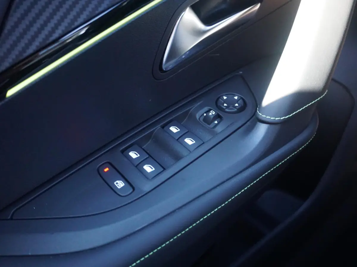 1.2 Hybrid 145 GT l 360 Camera l Navigatie l Keyless entry l Apple Carplay/Android Auto