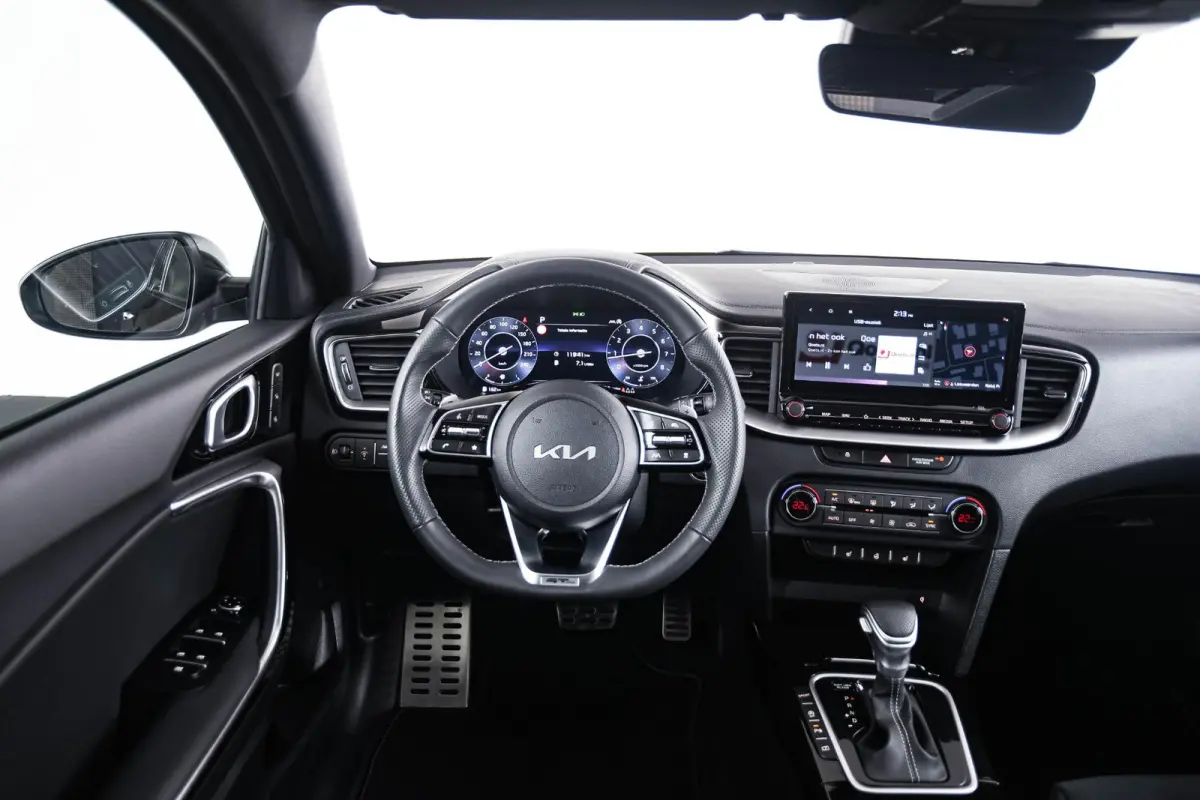 1.5 T-GDi GT-PlusLine Panoramdak - Adaptieve Cruise Control - Elektrisch verstelbare/verwarmde stoelen - Stuurverwarming - Surround view camera -