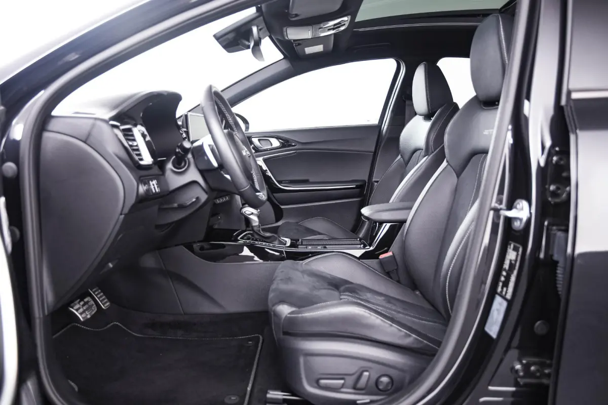 1.5 T-GDi GT-PlusLine Panoramdak - Adaptieve Cruise Control - Elektrisch verstelbare/verwarmde stoelen - Stuurverwarming - Surround view camera -