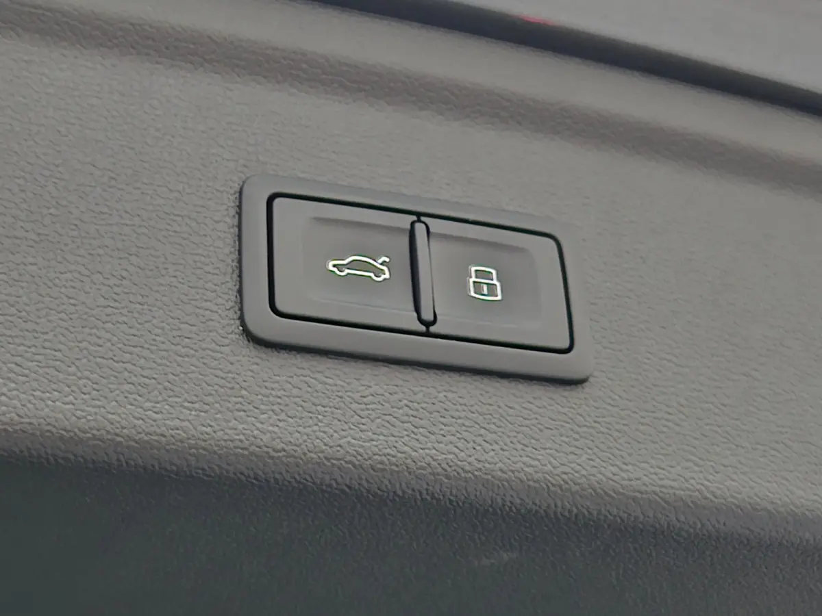 40 TFSI-e Facelift S-Line Matrix Keyless Camera Virtual BTW